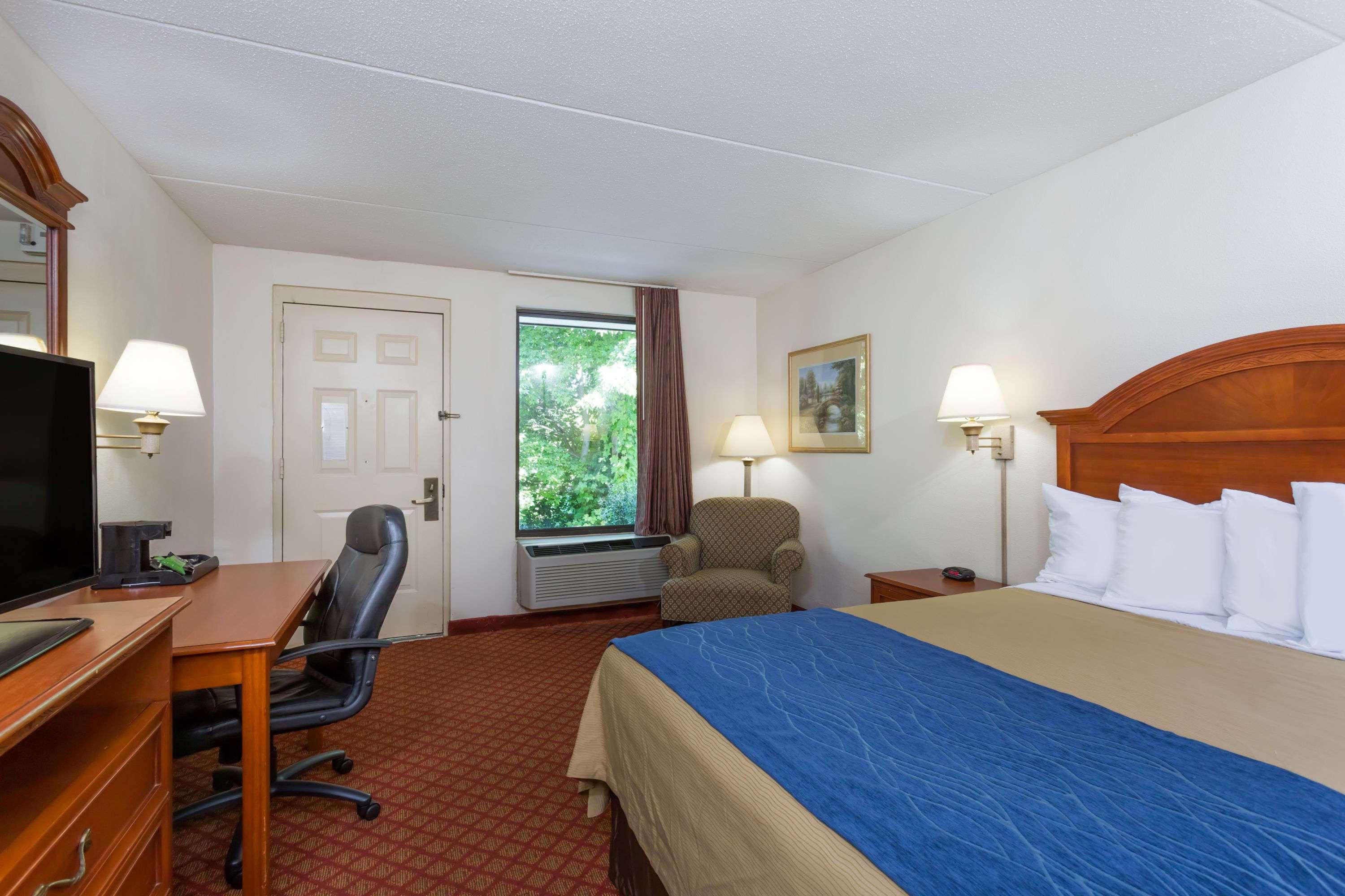Days Inn By Wyndham Winston Salem North Exterior photo