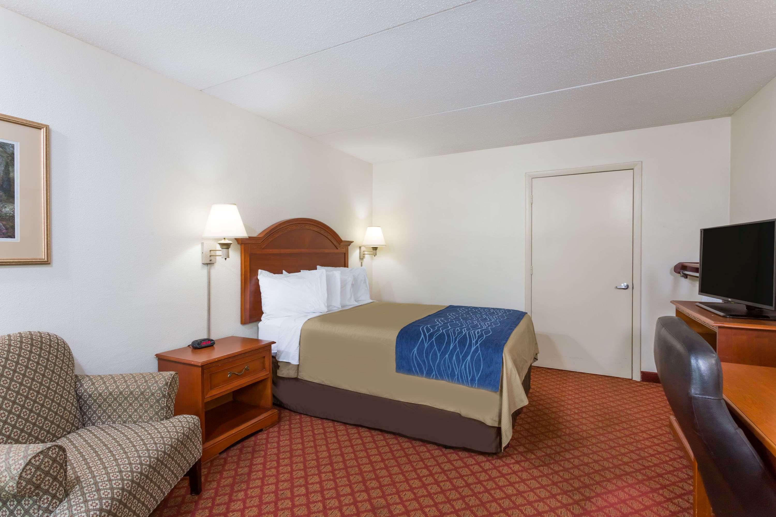 Days Inn By Wyndham Winston Salem North Exterior photo